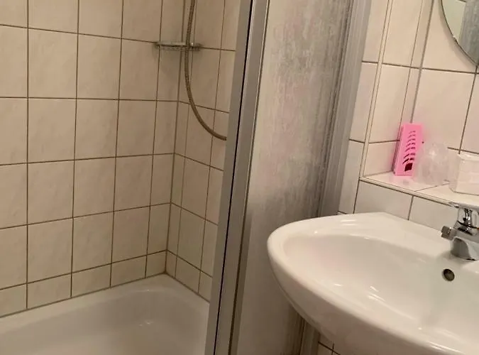 Linde Restaurant & מלון טרוסינגן