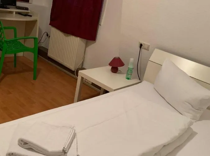 מלון Linde Restaurant & 2*